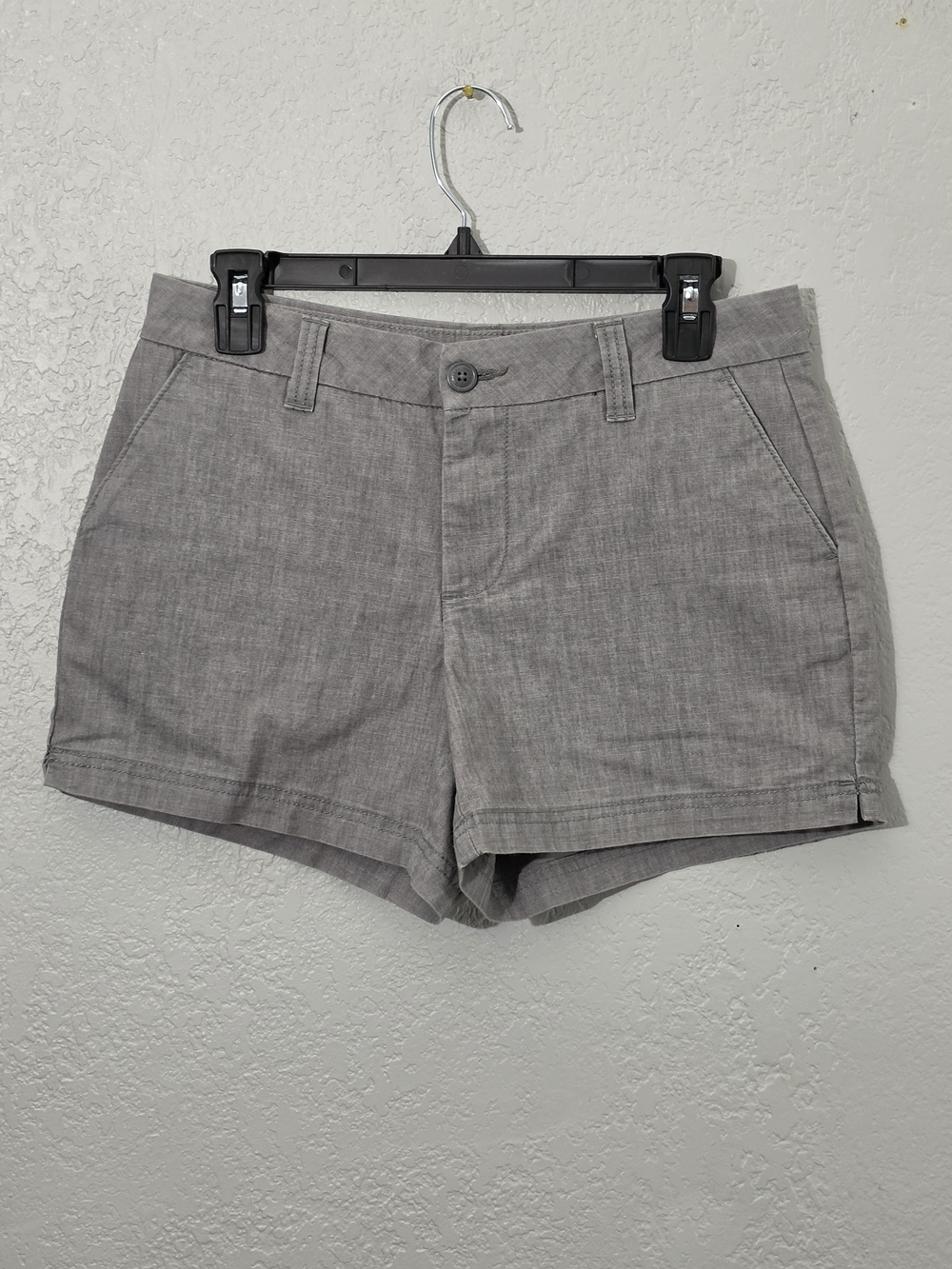 Magellan Outdoors Gray Hiking Shorts Women's 4 Mid Rise Chino